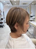 ショートボブ30代40代50代丸顔ブリーチ白髪ぼかしハイライト
