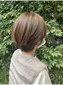 大人かわいいショートヘア×赤みのない柔らかベージュ
