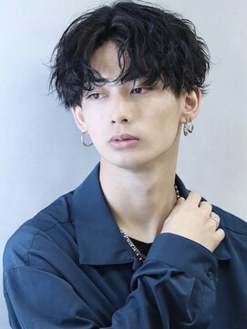 コンフィデンス 新宿3rd(confidence) ツイストスパイラルパーマセンターパート刈り上げマッシュ