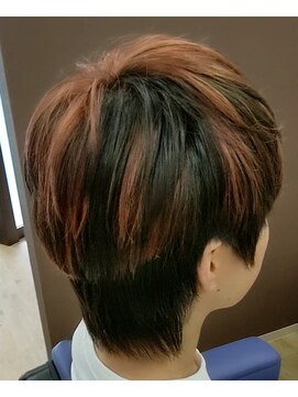 ブルブンガ(Berbunga) 【ピンク×黒】メッシュカラーマッシュウルフハイトーンカラー