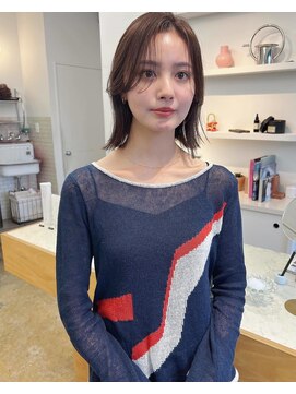 ユー(yew) センター分けミディアム