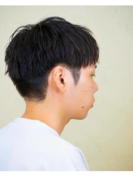 アーティスオム(Artice HOMME) ショートバング×ソフトツイストスパイラル/刈り上げショート