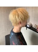 ホワイトブロンドマッシュ　ダブルカラー　ブリーチカラー　金髪