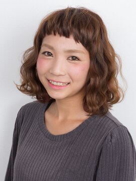 ジラフヘアデザイン(Giraffe hair design) オン眉とふわふわパーマで楽カワスタイル