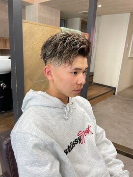 イーラ(era) ツイストスパイラルパーマリバースアップバングハイライト