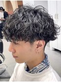 波巻きスパイラルパーマメンズマッシュツーブロック栄