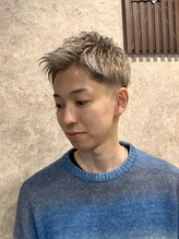 キタセンジュバーバー バイ ティーズ(KITASENJU BARBER by T's) ブリーチ　シルバー　スキンフェード
