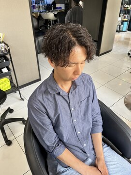 アイズ 海老名(AIZU) センターパート ツイストスパイラルパーマ 眉毛 メンズカット