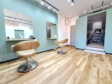 ヘアーデフィ(Hair Defi)の雰囲気（ナチュラリーテイストの落ち着いたフロアです。）