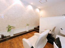 シャンプーブースでゆったりお過ごしいたたけます♪［髪質改善］