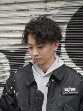 キングオブヘア バイ ノイズ 梅田茶屋町店(KING of hair by NOISM) センターパートツイストスパイラルパーマカットメンズ髪型