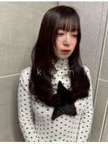 アケミ(akemi)&nbsp;主役級の存在感　大人レトロな束感ロング