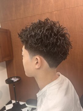 フランクス バーバー ウエストトウキョウ 吉祥寺店(FRANK’S BARBER WEST TOKYO) 刈り上げセンターパートツイストスパイラルニュアンスパーマY