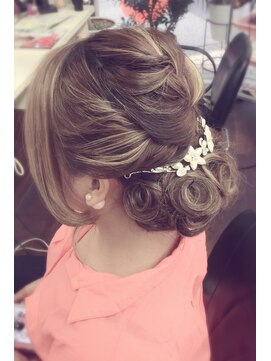 ビューティーサロンワタナベ 本店 外国人風ブライダルシニオン(^^)