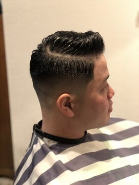 バーバーショップ レガロ(REGALO) ロースキンフェード　サイドパート