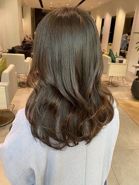 ステア ケース(stair case) 艶々巻き髪レイヤーカット前髪カット髪質改善トリートメント