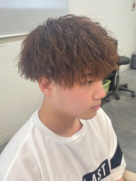 バース バイ ハピネス(BIRTH by happiness) 縦落ちツイストスパイラルパーマ　刈り上げマッシュ