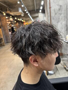 カーニー 上野(kearny) ツイストスパイラルパーマ縦落ちパーマメンズ波巻きパーマ