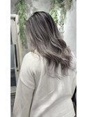 レイヤーボブハイライトブリーチレイヤーハイトーングレージュ