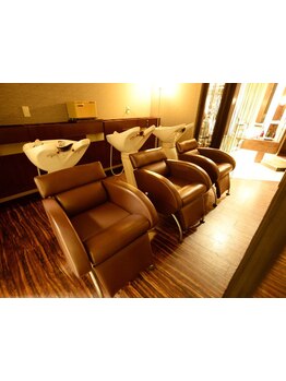 心安らぐ癒し空間と、丁寧な接客のスタッフがおもてなし♪髪のお悩みを一緒に解決してくれるサロン。