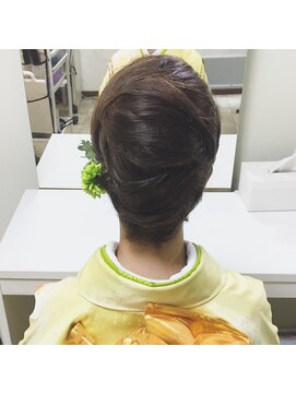 ヘアーアンドメイク トミー(Hair&Make Tommy) 夜会巻き