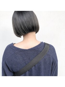 ガーランドウメダ(Garland umeda) 切りっぱなしボブ×グレーブラック