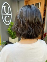 ウィーク 梅田(UiiC)&nbsp;ラフウェーブ艶髪グレージュショートボブ【uiic umeda sachi】