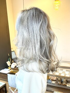 ホンネ(honne.) ホワイトシルバー×フルブリーチ