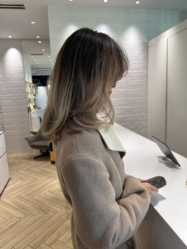 ステア ケース(stair case) 白髪ぼかし　バレイヤージュ　白髪も染めてます