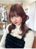 ウェーブヘア×ニュアンスカラーで魅せる柔らかさ