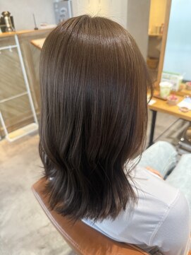 アヴァンス 西宮北口(AVANCE.) 透明感オリーブベージュ