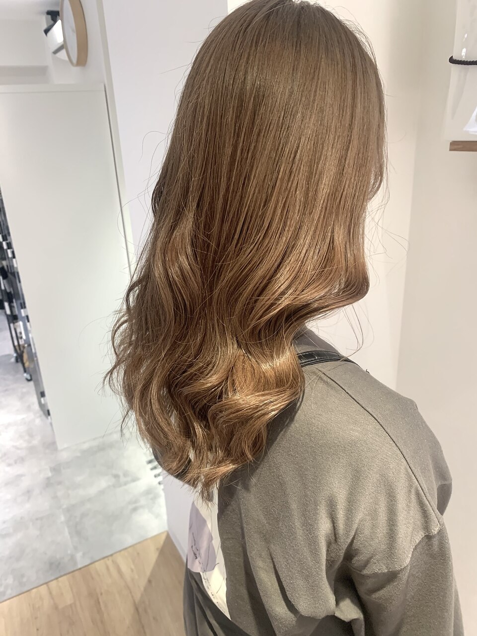 【当店人気No.1】　ハイ透明感カラー+カット+極潤トリートメント ￥12100