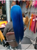 派手髪　原色ブルー