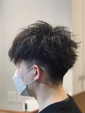 アンヒュッテ(ANHUTTE) くせ毛で作るツイストスパイラル風マッシュ