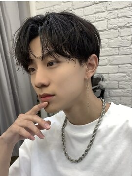 イオエ 心斎橋(ioe) コンマヘアナチュラルセンターパート【韓国メンズアイドルヘア】