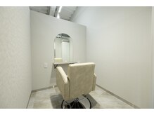 （２）半個室席　［ 押上 髪質改善 個室サロン Logue ローグ ］