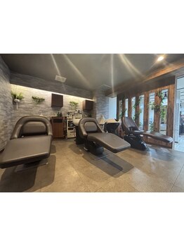 【桜木町5分/ヘッドスパ】フルフラットのシャンプー台で自分へのご褒美時間！頭皮環境を整え髪のハリコシUP