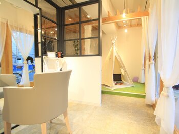 ペチカバイエント(petica by emt)の写真/《個室&キッズスペースあり☆》周りを気にせずゆったりとしたサロンタイムを…♪[髪質改善/白髪ぼかし]