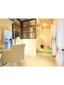 《個室&キッズスペースあり☆》周りを気にせずゆったりとしたサロンタイムを…♪[髪質改善/白髪ぼかし]