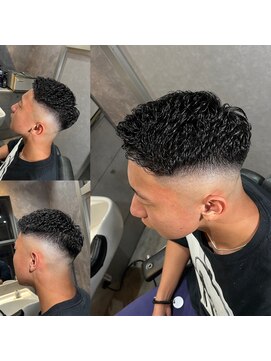メグロバーバーショップロッポンギ 目黒六(MEGURO BARBER SHOP 6PPONGI) アイロンパーマ/スキンフェード