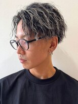 メンズサロンオー 宮崎(Men's salon O.)&nbsp;ホワイトシルバー ハイライト ツイストスパイラルパーマ メンズ