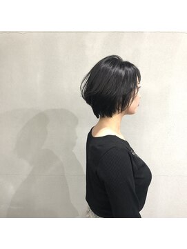 エヌ(N) N/92co. ショートボブ×インナーカラー パールグレー