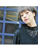 カドル(CUDDLE)&nbsp;アッシュグレーが映えるマッシュショートボブ！