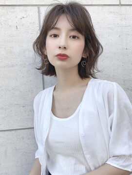 アンド ストーリーズ(&STORIES) 大人可愛い外ハネボブアッシュブラウンことりベージュネオウルフ