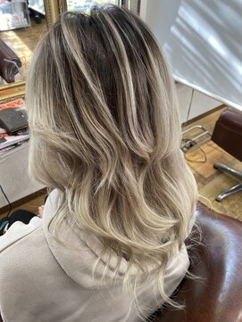 リリー ヘアーアンドビューティー(Lily) バレイヤージュカラーブリーチ2回以上必要です☆