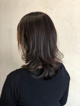 アンカラン(un Calin) 30代40代人気★小顔◎くびれミディ×透明感アッシュカラー