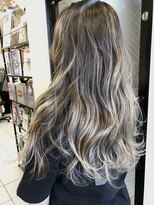 ペネロープ(Penelope)&nbsp;ハイライト/バレイヤージュ/ホワイトベージュ　担当　夕島