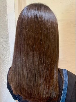 透明感のある色味を叶えるなら＜コンクリートジャングル＞周りと差がつくワンランク上のカラーに導きます◎