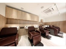 アッシュ 本八幡店(Ash)の雰囲気（照明の落ち着いたシャンプールームヘッドスパもおすすめです）