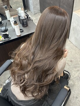 オリーブベージュ